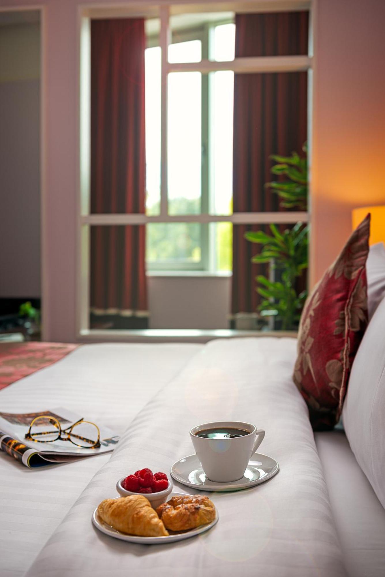 Carlton Hotel Blanchardstown Kültér fotó